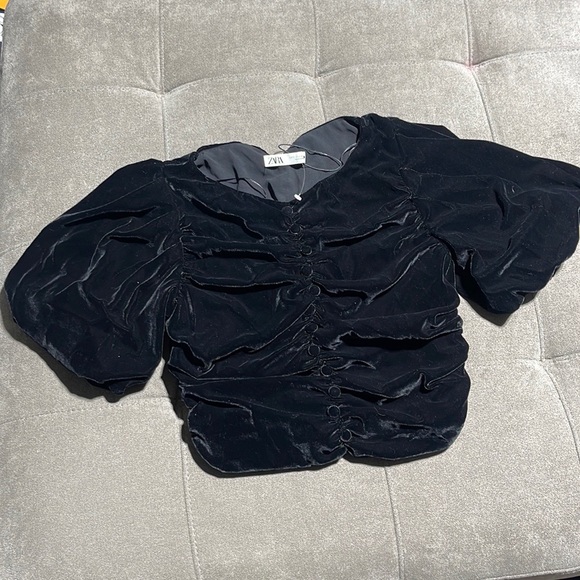 🥰🥰ZARA Velvet Buttoned Rushed Top🥰🥰 - Picture 4 of 8